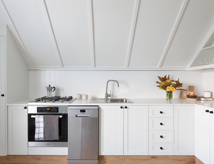 Milton Accommodation | Loft Kitchen